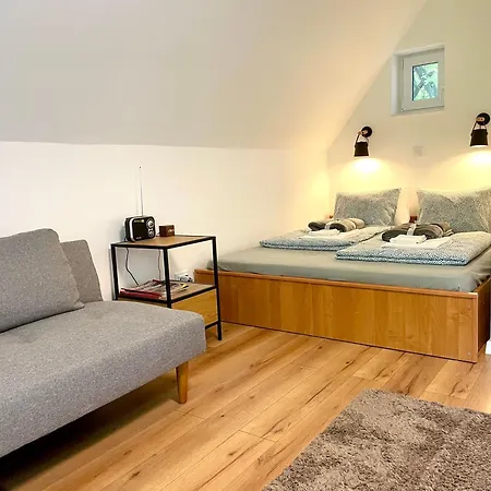 Quiet, Green, Relaxing Place - 1 Bedroom *