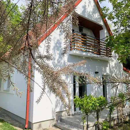 Quiet, Green, Relaxing Place - 1 Bedroom * Balatonfured