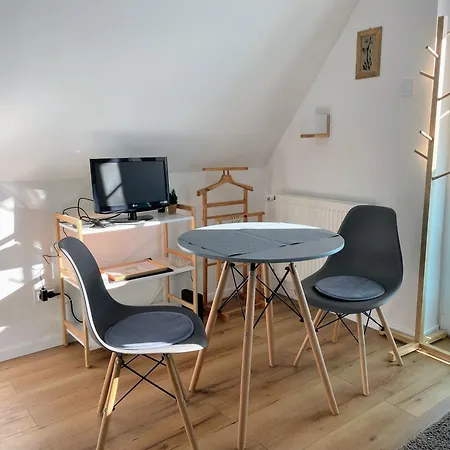 Quiet, Green, Relaxing Place - 1 Bedroom Lägenhet